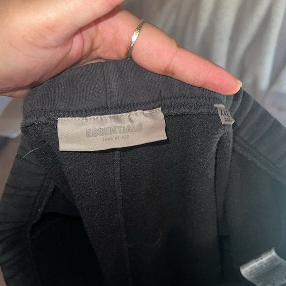 Essentials sweatpants - Picture 2 of 4